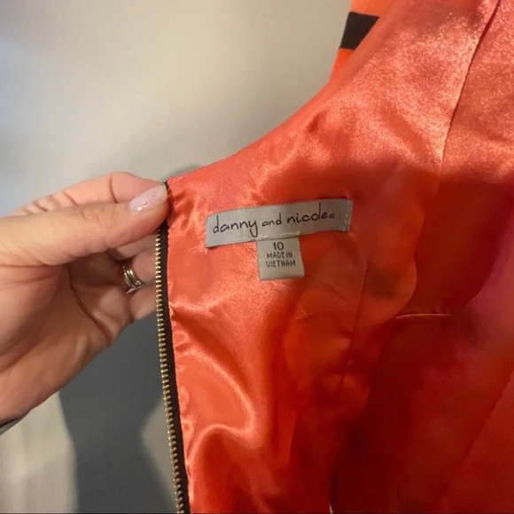 Women's 10 Danny & Nicole Belted Striped Dress Black Gray Coral Belted Pleated - Picture 5 of 7